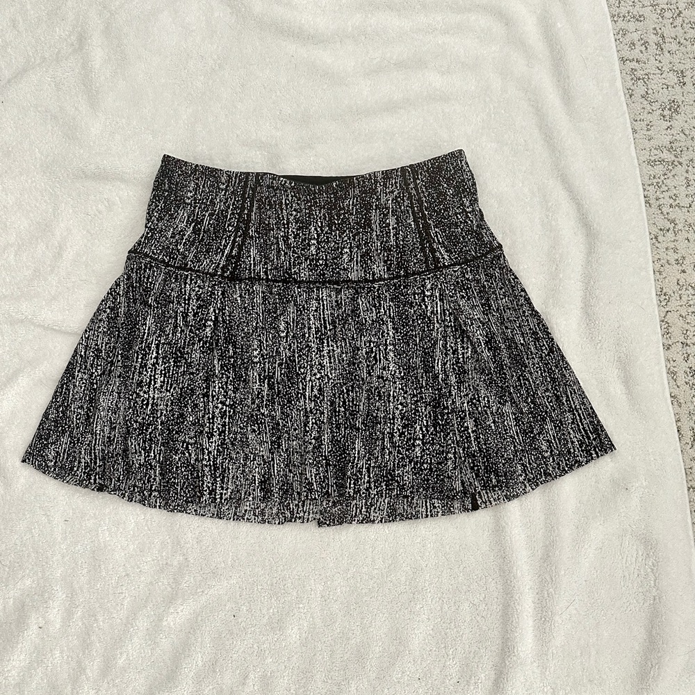 Lululemon Tennis Running Skirt Skort black white SIZE: 6 TALL